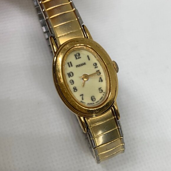 Vintage pulsar women watch 17mm oval quartz glowing in the dark 6.5” running - Picture 2 of 8